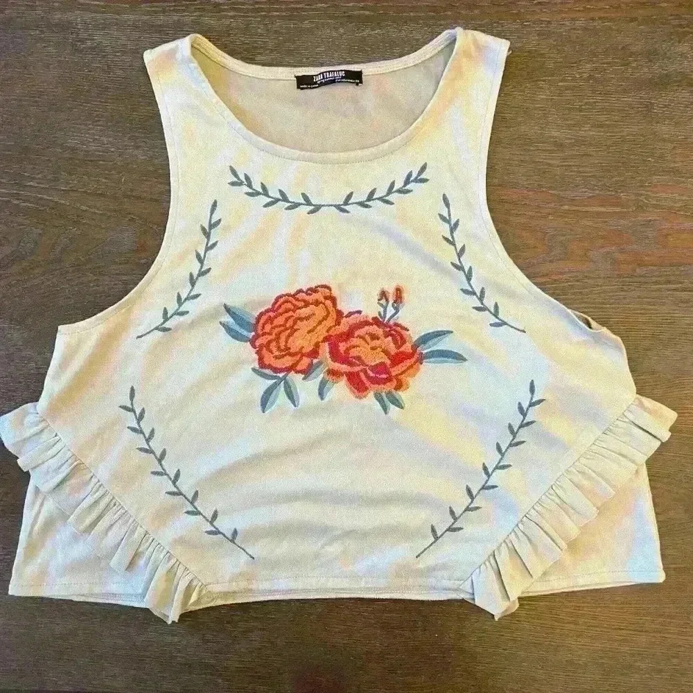 Zara Trafaluc Sleveless cropped tank. C052